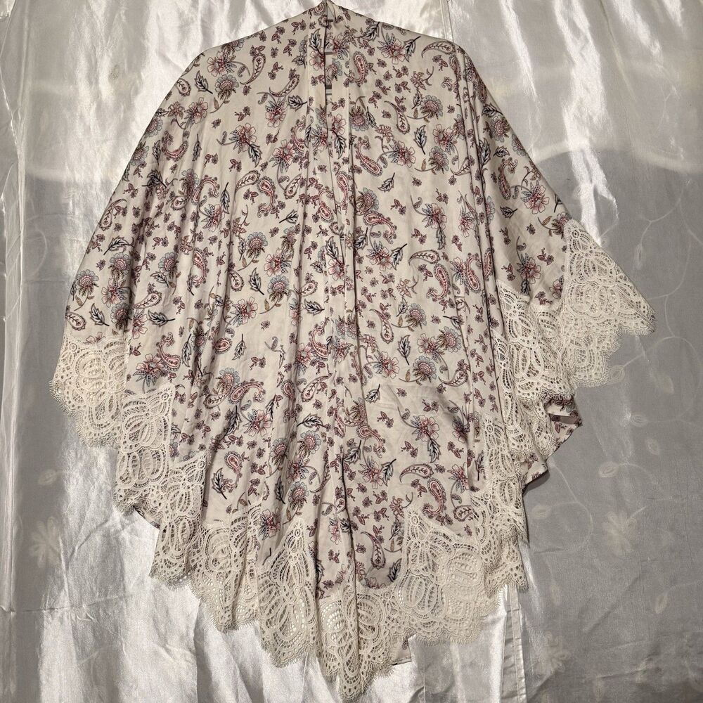 Victoria’s Secret Floral Lace-Trimmed Poncho Kimono Medium Lightweight Paisley